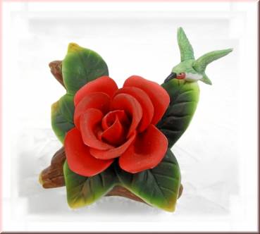 Porzellan Blume, Bl�te rote Rose mit Kolibri