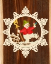 Holz-Behang "Schneemann auf Schlittschuh" - klassische Farbg.