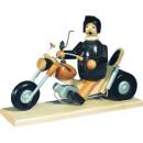 Biker mit Motorrad R�uchermann
