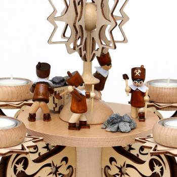 vier-fleißige-bergmann-figuren-beim-schlagen-auf-erz