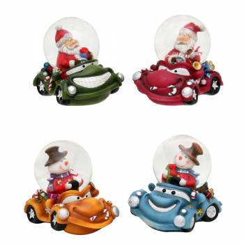 lustige Schneekugeln auf Autos mit Schneemännern oder Weihnachtsmännern