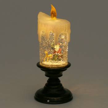 Warm gelb leuchtende Kerze mit orangener Flamme