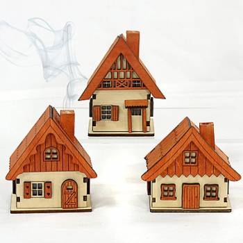 Räucherhaus raeuchermaennchen Waldhütte dreier Set Laserholz mit Farbigem Dach und Türen