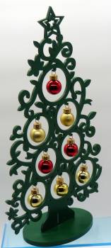 Weihnachtsbaum mit bunten Glaskugeln grün seitenansicht