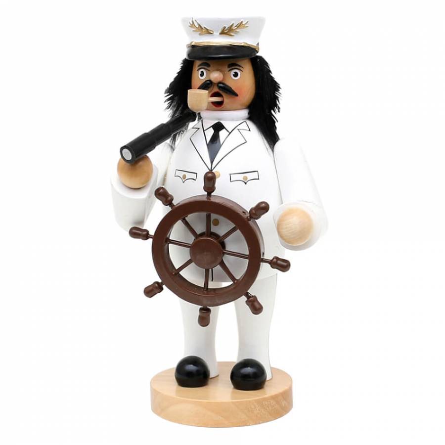 Räucherfigur raeuchermaennchen Kapitän in weißer Uniform und Kapitänsmütze. Braunes Seuerrrad vor sich und ein schwarzes Fernglas in der Hand
