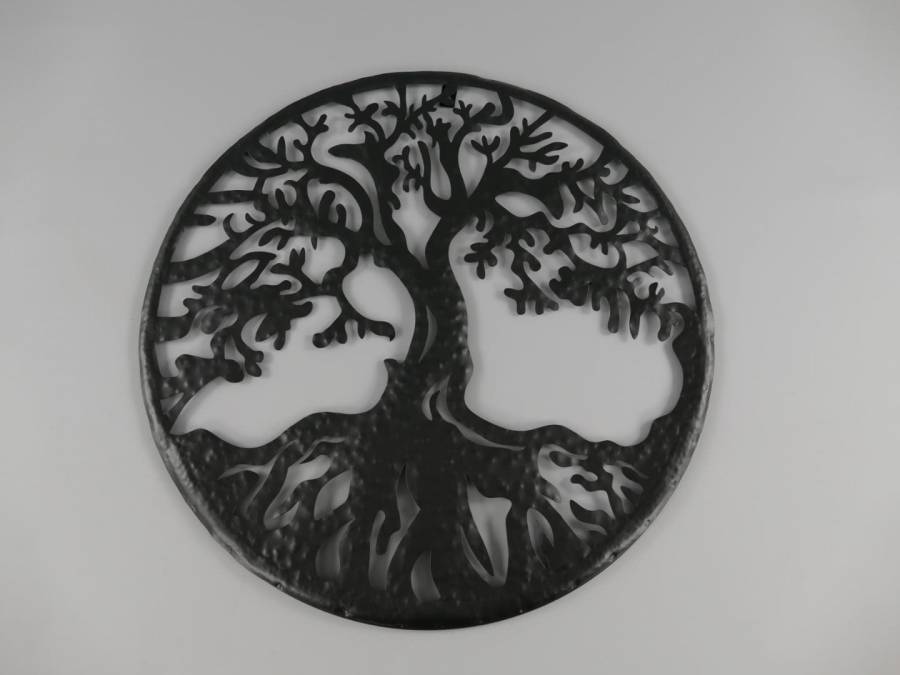 Ornament vorderansicht. Schwarzes Metall rund Baum des Lebens mit Wurzeln und Krone