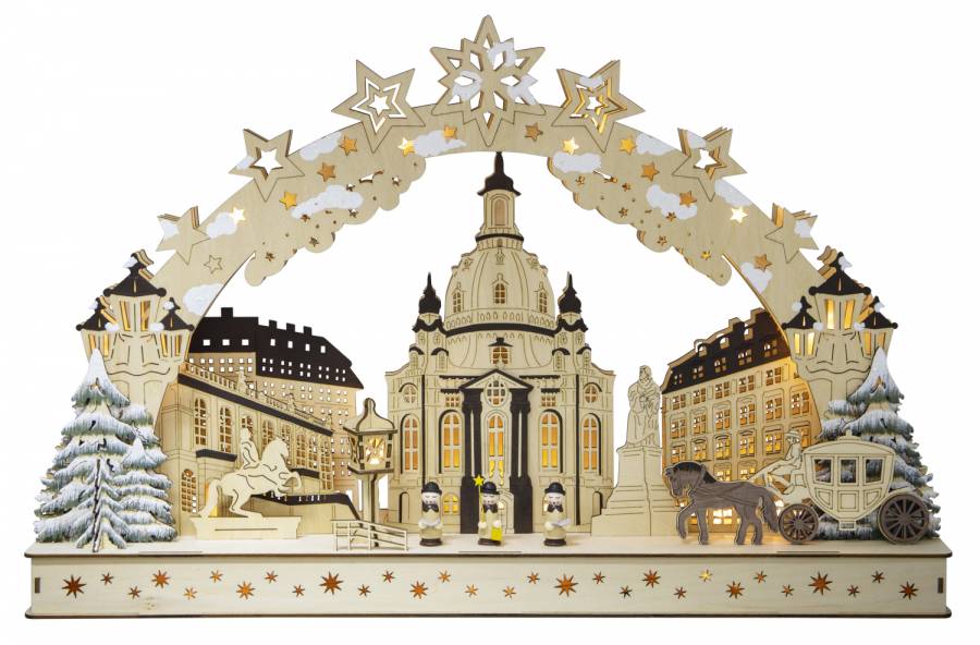 natürlicher Schwibbogen mittig Frauenkirche rechts goldener Reiter links Kutsche