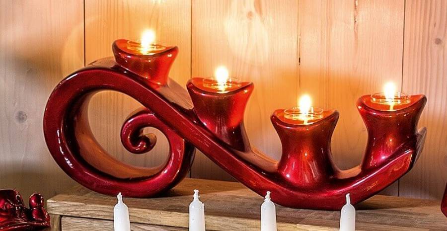 moderner Teelichthalter aus Keramik in rot