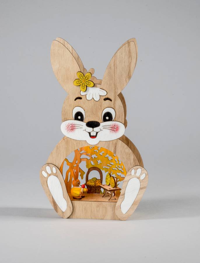 Osterhasen Diorama lächelnder, sitzender Hase mit Diorama Szene Hase bei der arbeit