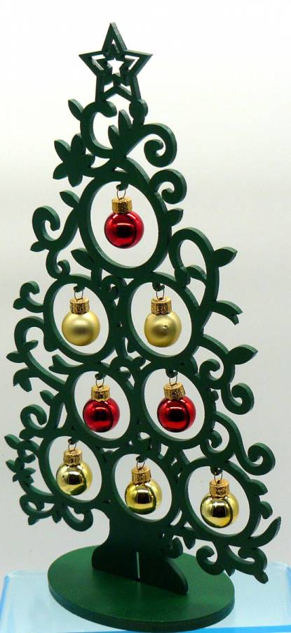 weihnachtsbaum mit glaskugeln grün