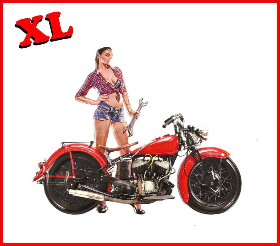 Ein rotes Motorrad dahinter ein langbeiniges Pin Up mit knapper Hose und Schraubenschlüssel